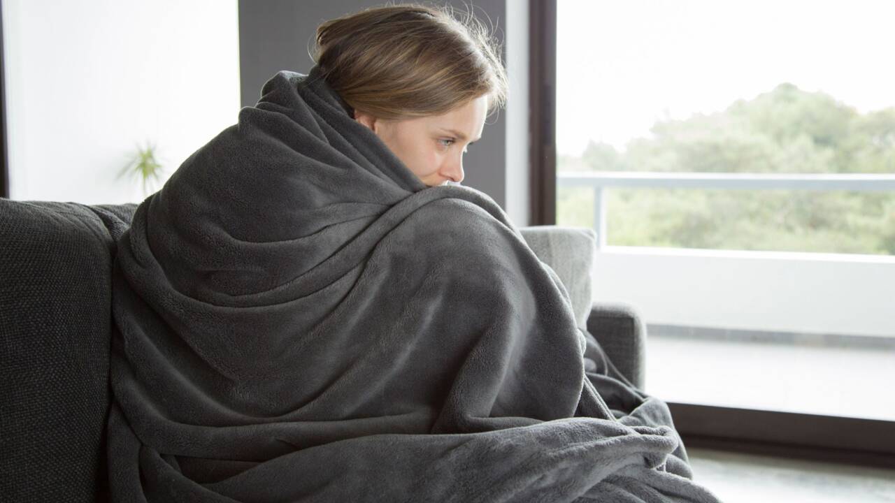 femme avec couverture.jpg