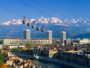  Grenoble-centre propose temps plein collab puis cession 2026