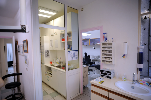 CHIRURGIEN-DENTISTE REPRENEUR