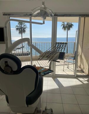 À vendre : part dans un cabinet dentaire spacieux à Juan-les-Pins,