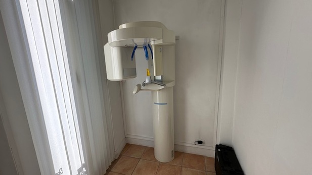 Cause retraite, cède cabinet dentaire tenu 44 ans