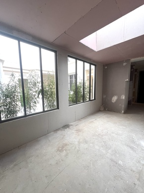 Local commercial PMR 290 m2 double accès rue Paris 17e Guy Moquet
