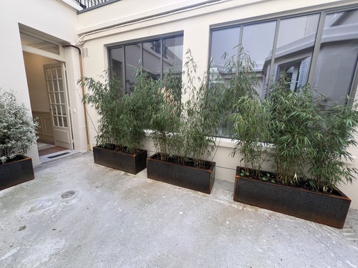 Local commercial PMR 290 m2 double accès rue Paris 17e Guy Moquet
