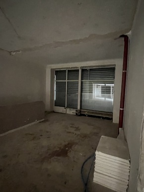 Local commercial PMR 290 m2 double accès rue Paris 17e Guy Moquet