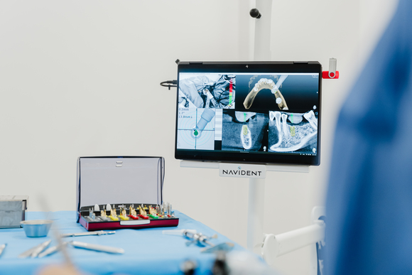 Recrutement : Assistante dentaire en CDI (Grenoble – chirurgie & implantologie) H/F