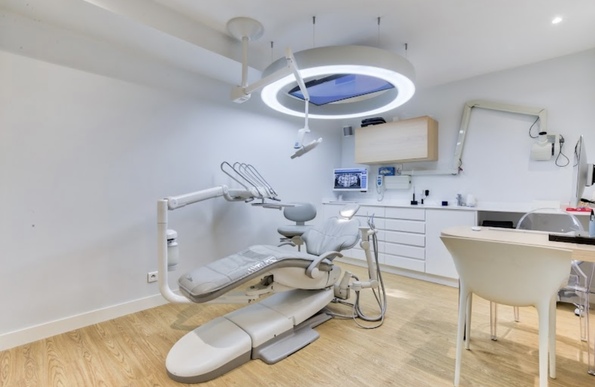 Recherche ASSITANTE DENTAIRE QUALIFIÉE - SURESNES H/F