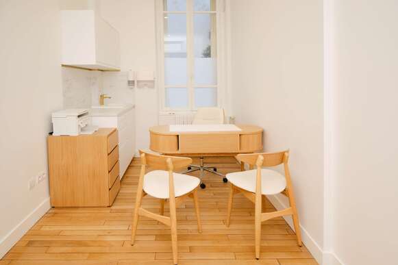 À louer – Bureaux médicaux et dentaires dans un immeuble haussmannien de standing (refait à neuf)