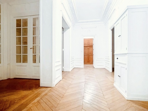 AV local professionnel de caractère Rdc 220m2 Paris 16e OCDE Flandrin