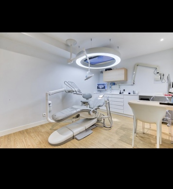ASSISTANTE DENTAIRE QUALIFIÉE 4 ou 5 JOURS/SEM SURESNES H/F