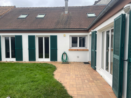 Cabinet dentaire, murs et fonds à vendre