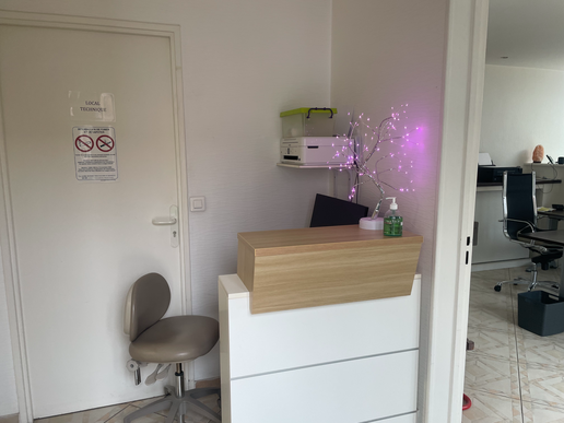 Cabinet dentaire, murs et fonds à vendre