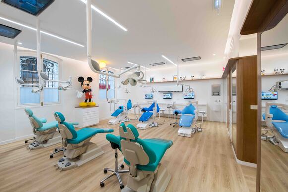 Paris 16 – Location de locaux dentaires équipés (Ortho / Pédodontie)