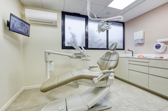 Cabinet dentaire libéral pluridisciplinaire cherche un(e) collaborateur/collaboratrice h/f (association)