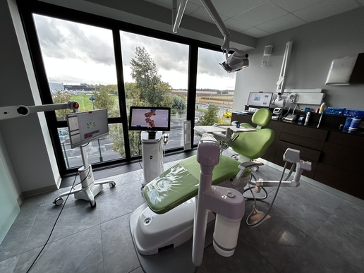 POSTE OMNIPRATIQUE et compagnonnage dans service dentaire Val D'europe  H/F