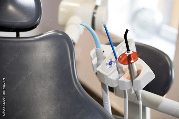 (33 ) Cabinet dentaire de chirurgie en région bordelaise  (Réf : VO/128) 