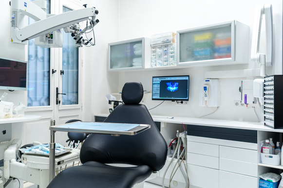  Poste de Parodontiste dans un Cabinet de standing (Paris 7 - Tour Eiffel) H/F