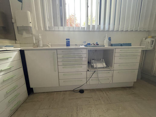 A VENDRE MEUBLE ET MATERIEL DENTAIRE
