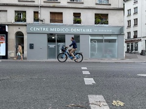 CHIRURGIEN DENTISTE  h/f Paris