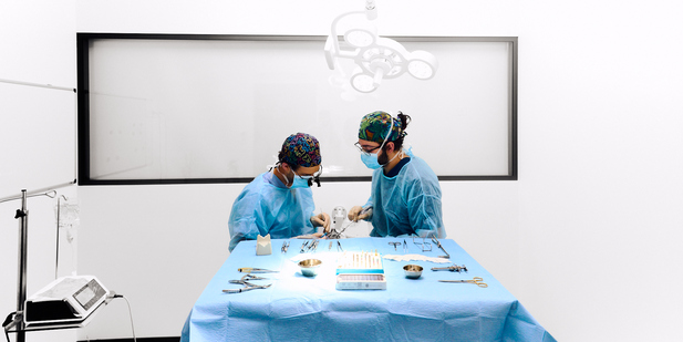 implantologie - location de bloc chirurgical et coaching à lyon H/F