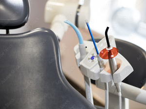 (92) Charmant cabinet dentaire en association à 30 min à l’ouest de Paris (Réf : VI/119)