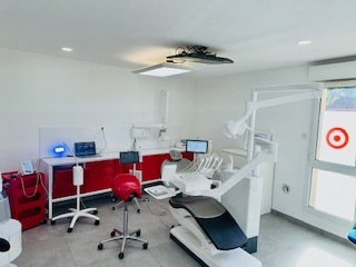 SYDEL vous propose un cabinet dentaire à Ennery (57) – Cabinet ortho et implanto à céder, murs et fonds