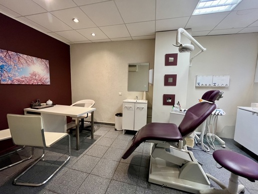 Vend cabinet d'orthodontie (accompagnement possible)