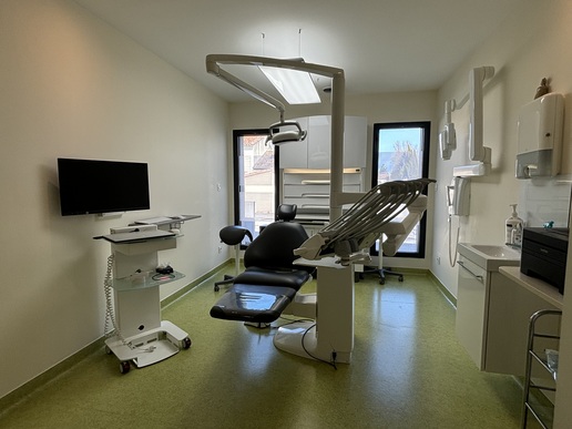 À VENDRE L’Isle / Sorgue (84), Cabinet Dentaire 232 m2, Omnipratique / Paro / Implanto,  Zone très sous dotée / Aide à l’installation, Financement et Accompagnement assurés