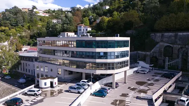 Le Cristal - Recherche un(e)  parodontiste / un(e) pédodontiste / un(e) omnipraticien H/F