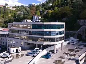 Le Cristal - Recherche un(e)  parodontiste / un(e) pédodontiste / un(e) omnipraticien H/F