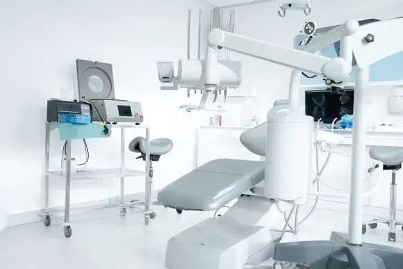 Le Cristal - Recherche un(e)  parodontiste / un(e) pédodontiste / un(e) omnipraticien H/F