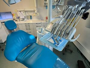 Lot de 3 fauteuils dentaire Planmeca / Antos - Bon état