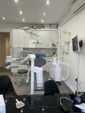 Recherche Assistante Dentaire 3 jours/semaine (mardi, mercredi, jeudi) a partir de mi-mai , paris 17eme  H/F