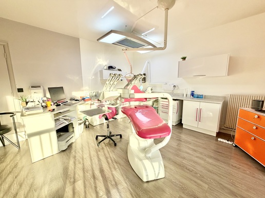 Cabinet dentaire avec 2 fauteuils dans bel appartement 3 pièces idéalement placé