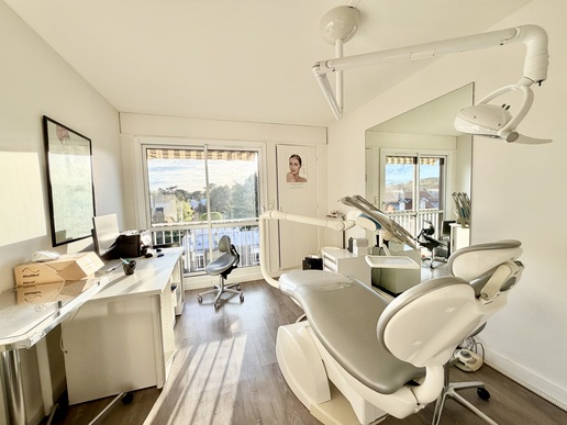 Cabinet dentaire avec 2 fauteuils dans bel appartement 3 pièces idéalement placé