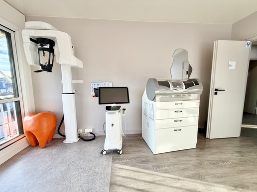 Cabinet dentaire avec 2 fauteuils dans bel appartement 3 pièces idéalement placé