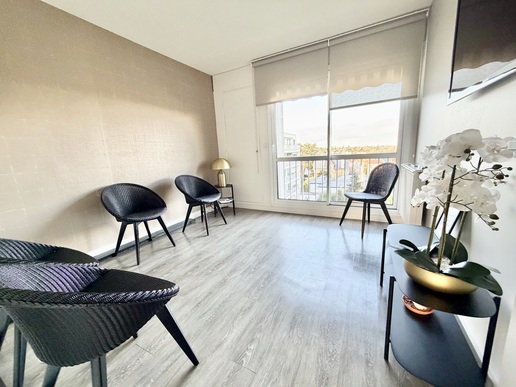 Cabinet dentaire avec 2 fauteuils dans bel appartement 3 pièces idéalement placé