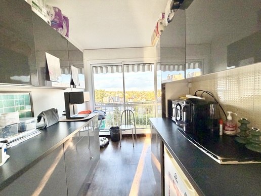 Cabinet dentaire avec 2 fauteuils dans bel appartement 3 pièces idéalement placé