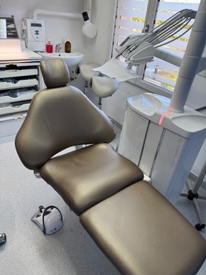 FAUTEUIL DENTAIRE PLANMECA i5 ambidextre très bon état de 2020