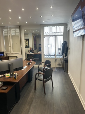 Cabinet dentaire – Paris 17e (Parc Monceau)  Recherche Assistante Dentaire en alternance 3 jours/semaine (mardi, mercredi, jeudi) a partir de fin mai  H/F