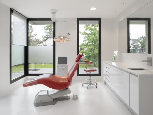 DENTISTE EXPERIMENTE - PARODONTIE - IMPLANTOLOGIE h/f