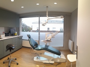 Saint-Germain-en-Laye (78) – Cession cabinet dentaire/orthodontie– 90 m² – Murs possible