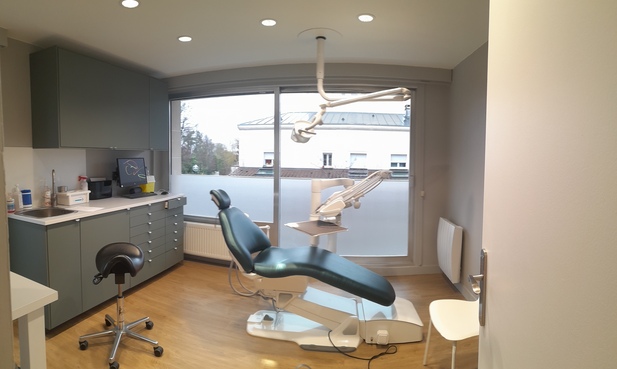 Saint-Germain-en-Laye (78) – Cession cabinet dentaire/orthodontie– 90 m² – Murs possible