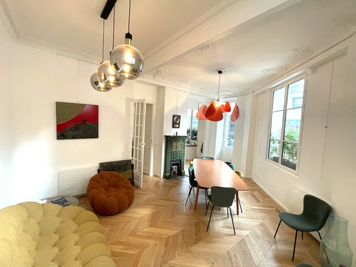 Local prof. lib. 90 m² - Immeuble haussmannien - Paris 15e proche av. de Breteuil