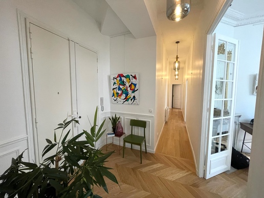 Local prof. lib. 90 m² - Immeuble haussmannien - Paris 15e proche av. de Breteuil