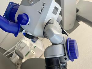 Microscope ZEISS EXTARO 300 sur roulettes