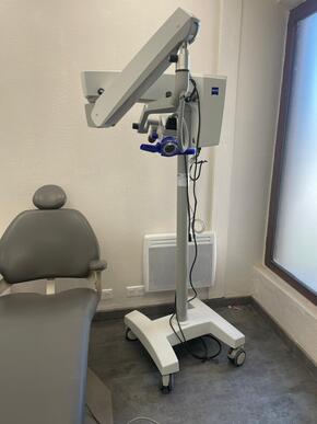 Microscope ZEISS EXTARO 300 sur roulettes