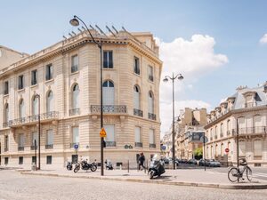 A vendre Paris 16e Triangle d'or - plateau RdC commercial 105 m² à réaménager