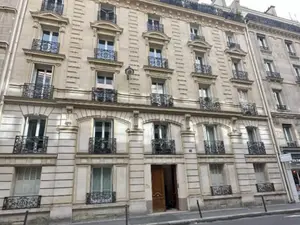 A vendre rez-de-chaussée 80 m² Paris 16e Foch - rue Pergolèse