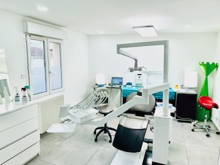 🦷 sydel · Ennery (57) – cabinet 3 fauteuils (ortho et implanto), forte patientèle · Réf. 5701