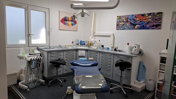 🦷 sydel · St Brice sous Forêt (95) – murs + fonds, 2 fauteuils · Réf. 9503